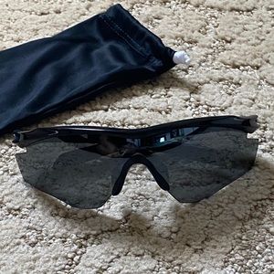 Oakley M2 Frame Prizm Polarized Blk Iridium lens